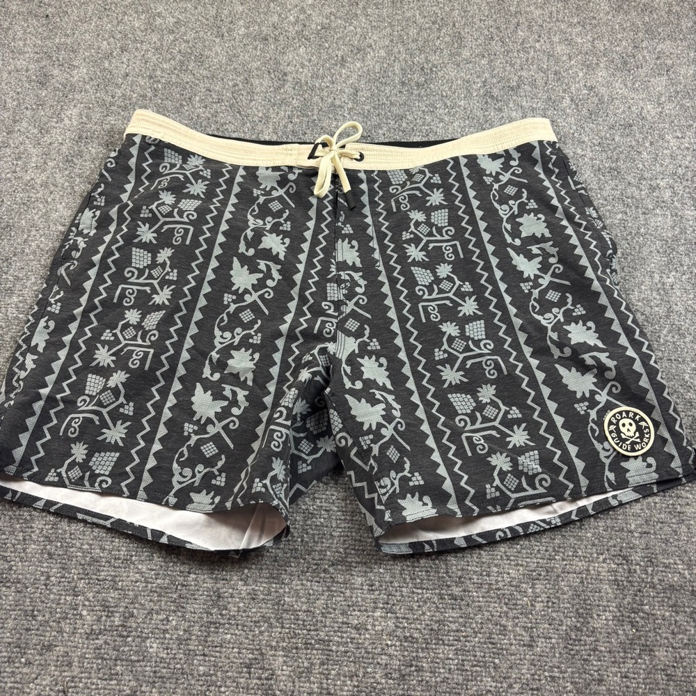 ROARK Men’s The “Chiller” Boardshort Series Charcoal Grey/Cream size: 38